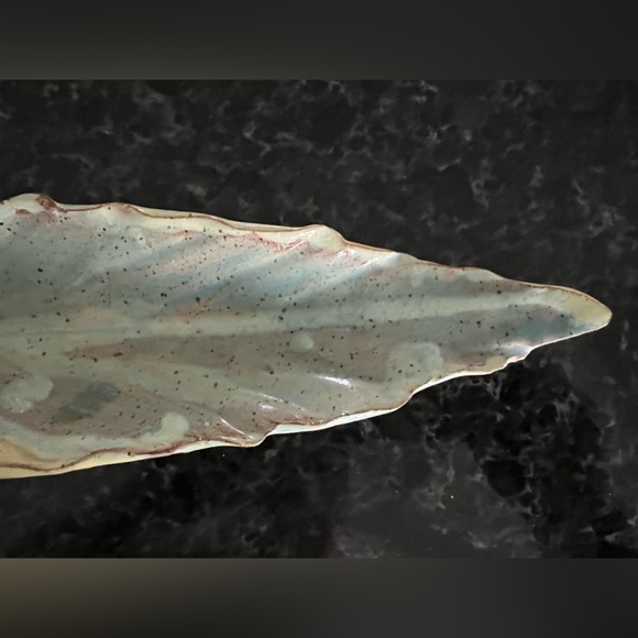 ART POTTERY STUDIO Leaf decorative 13” Long, Speckled Blues, Grays, Tan NEW - Picture 2 of 4